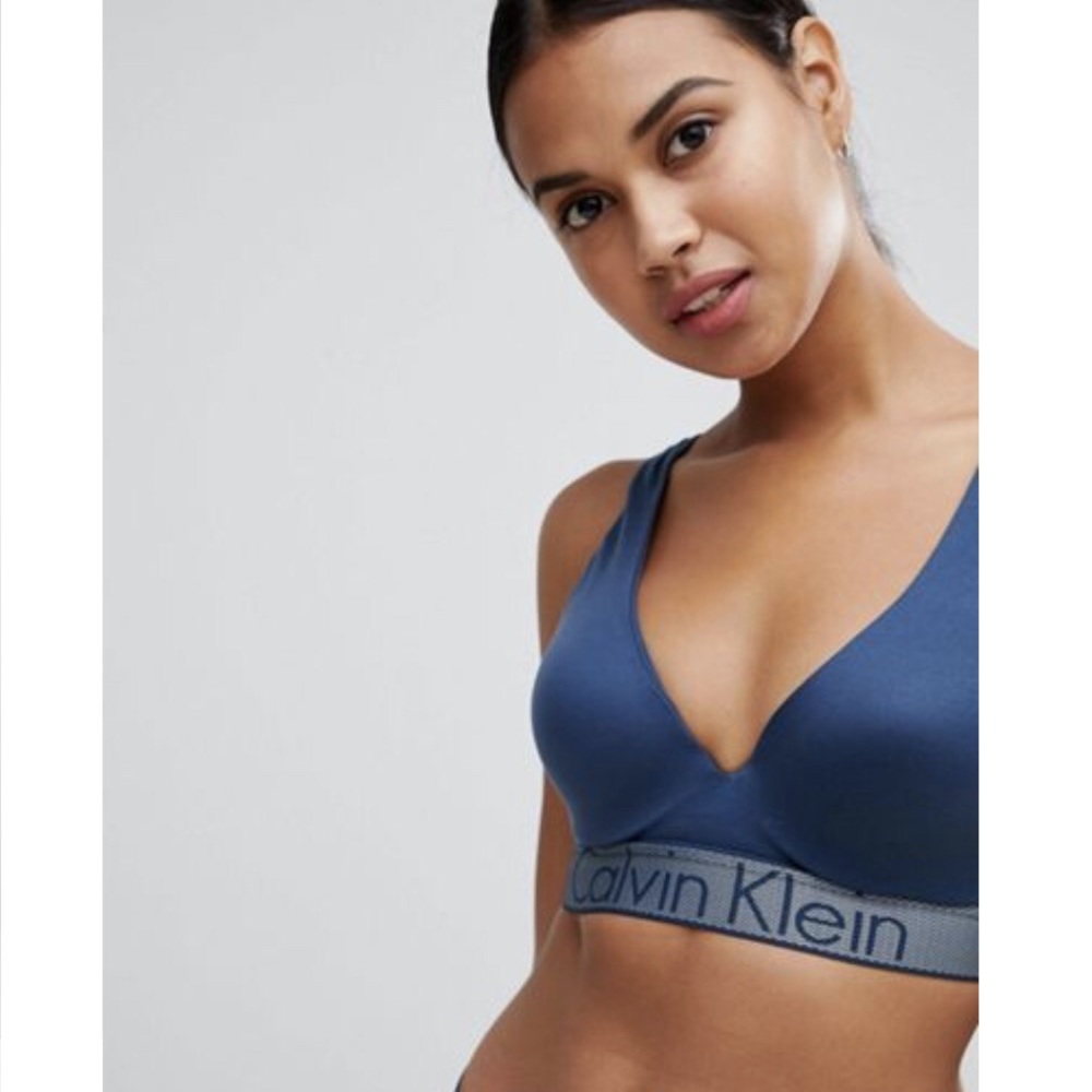 Calvin Klein Logo Band Plunge Push-Up Bra